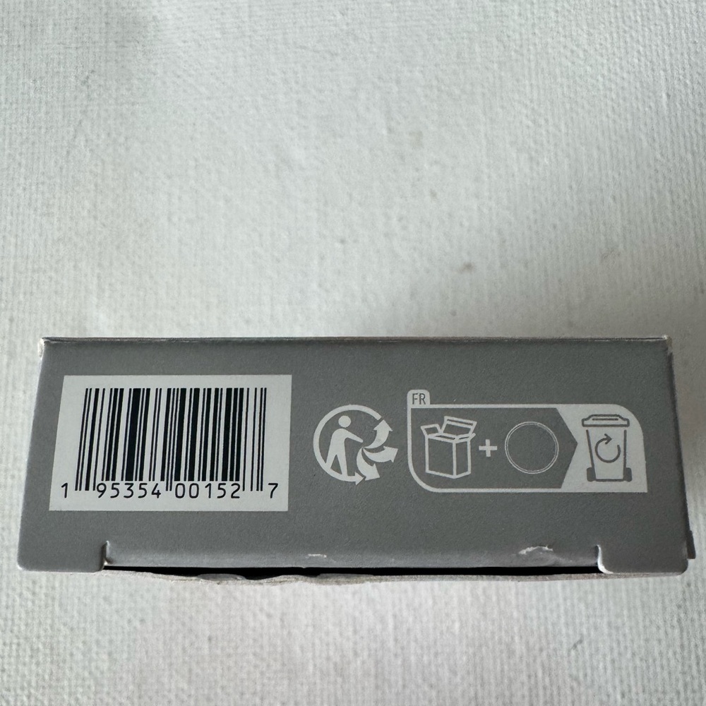 r.e.m. beauty Sweet Dreams Single Eyeshadow — Shade: Fembot (New in Box) - Picture 3 of 6